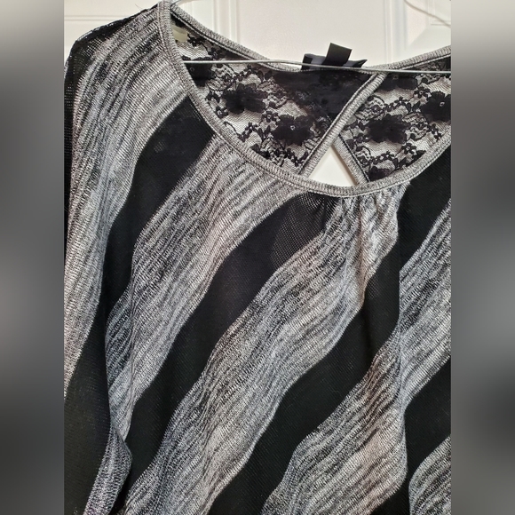 Iz Byer Black Gray Silver Striped Knit Sweater Top Size XL NWOT - Picture 3 of 16